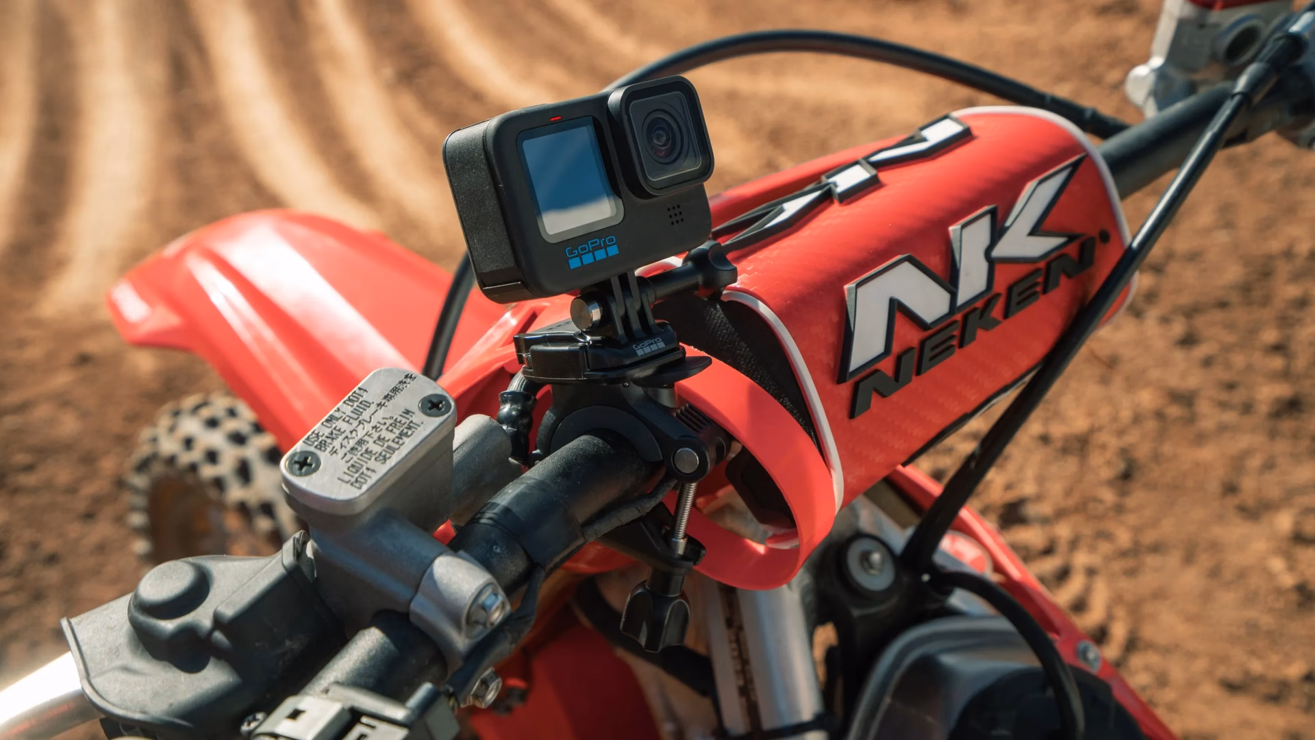 ¿Es legal viajar con una GoPro en el casco?