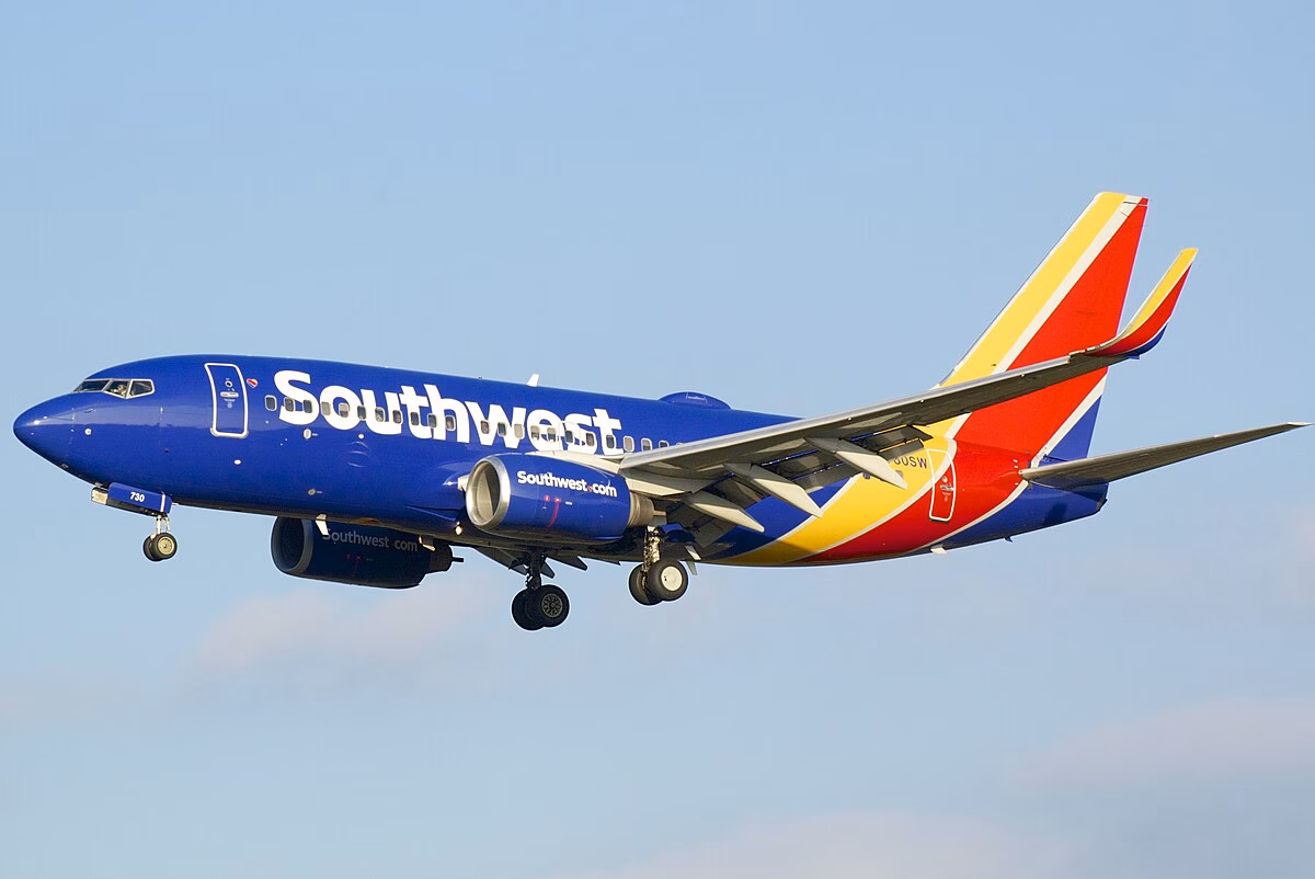 What is the meaning of air liner?