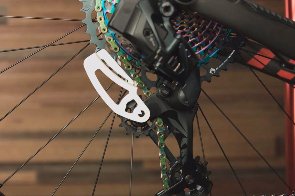 ¿Qué es el tornillo L de un desviador SRAM?