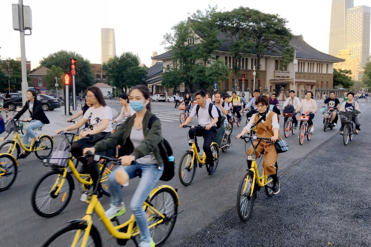 Do people still ride bikes in China?