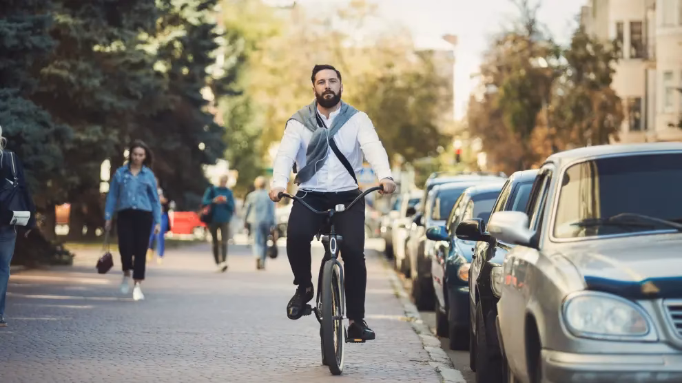 ¿Cuándo se puede circular en bicicleta por la acera?