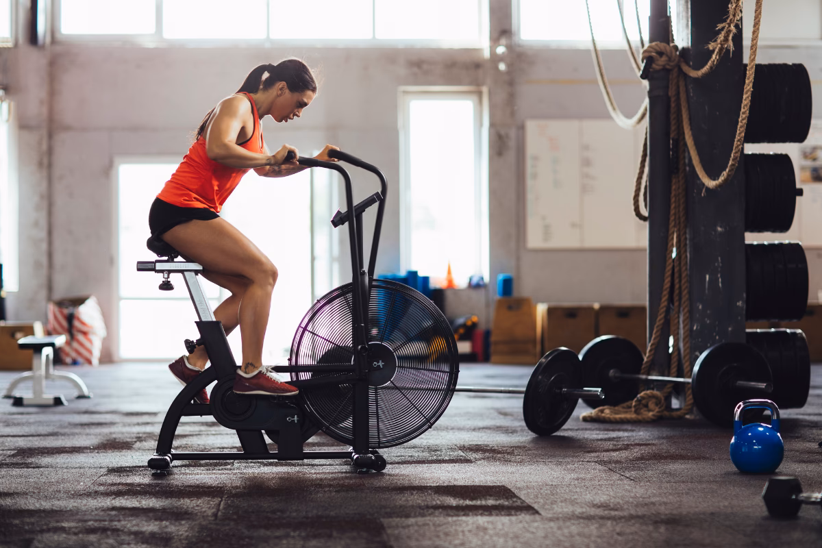 ¿Qué hacer primero, bicicleta o pesas?