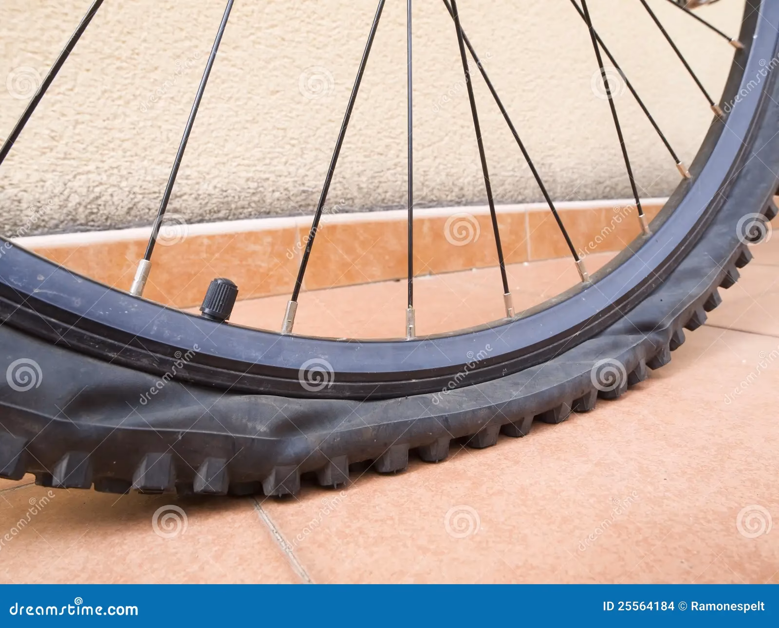 ¿Por qué mi bicicleta siempre está desinflada?