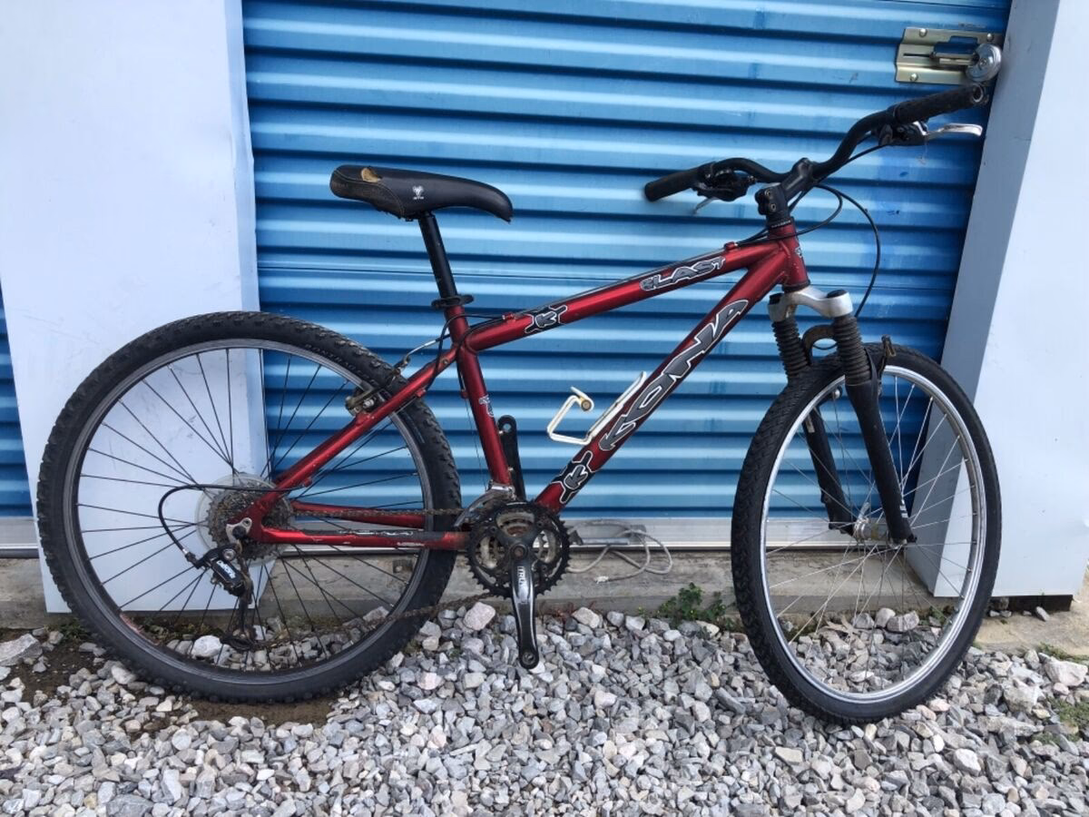 What is the fastest bike split at Kona?