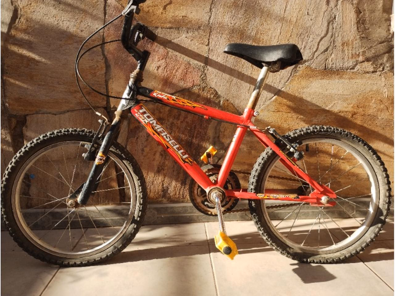 ¿Cuánto cuesta una llanta de bicicleta rodada 16?