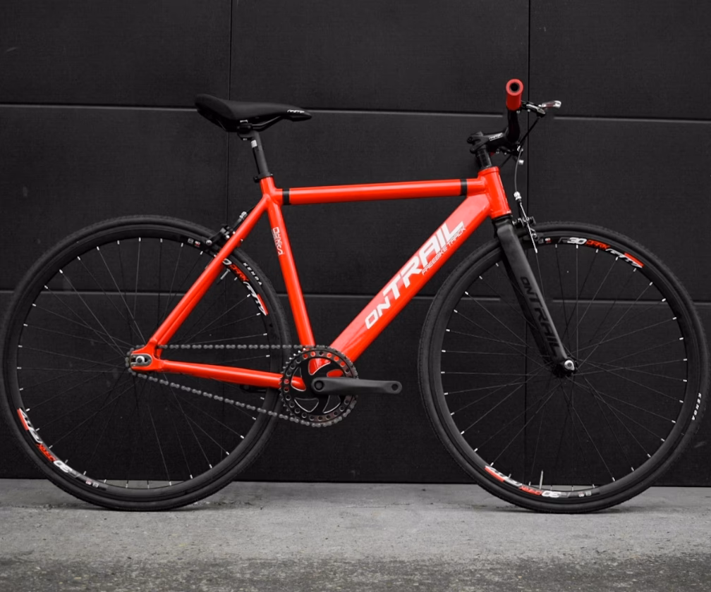 ¿Cuál es la diferencia entre una bicicleta de piñón libre y una de piñón fijo?