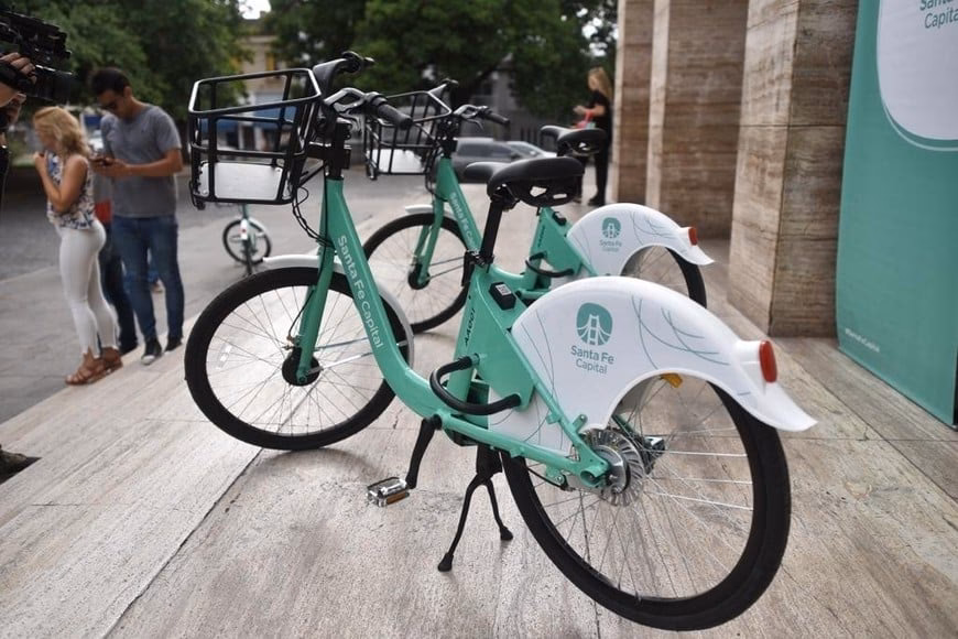 Are there bike paths in Santa Fe?