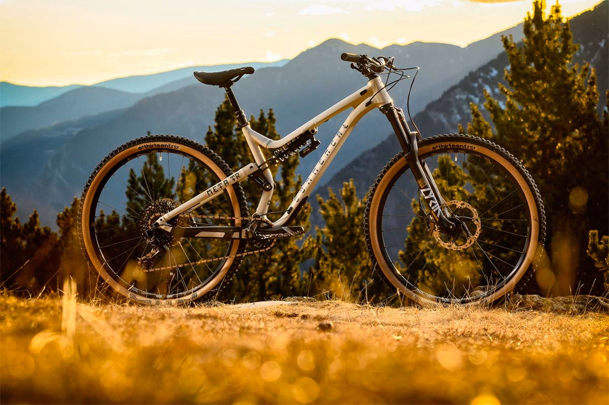 What type of bike is a commencal meta?
