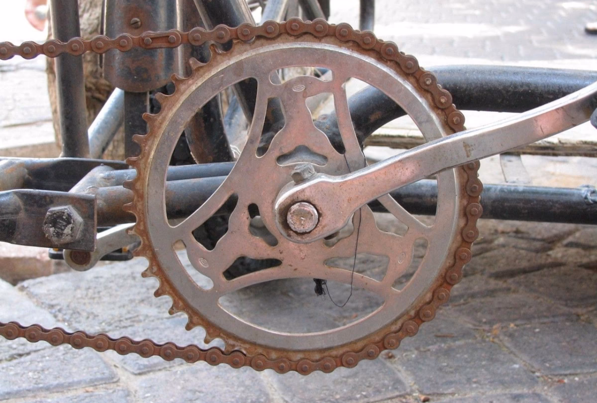 ¿Está bien andar en bicicleta con la cadena oxidada?
