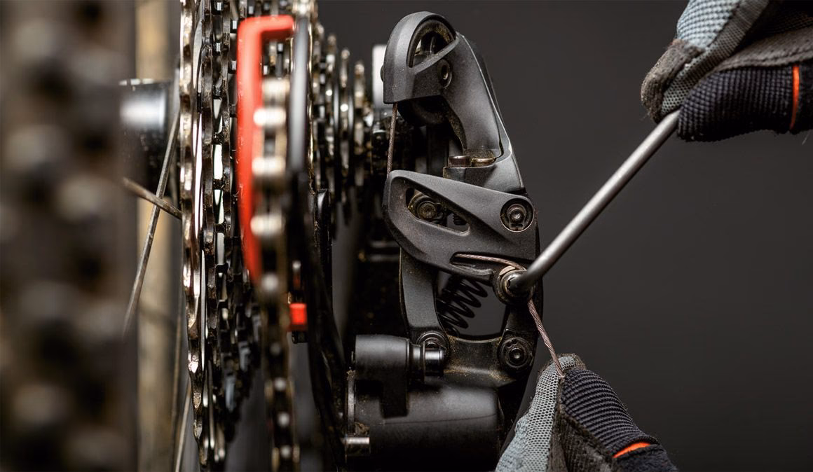 ¿Es fácil reemplazar un cable de cambio de bicicleta?