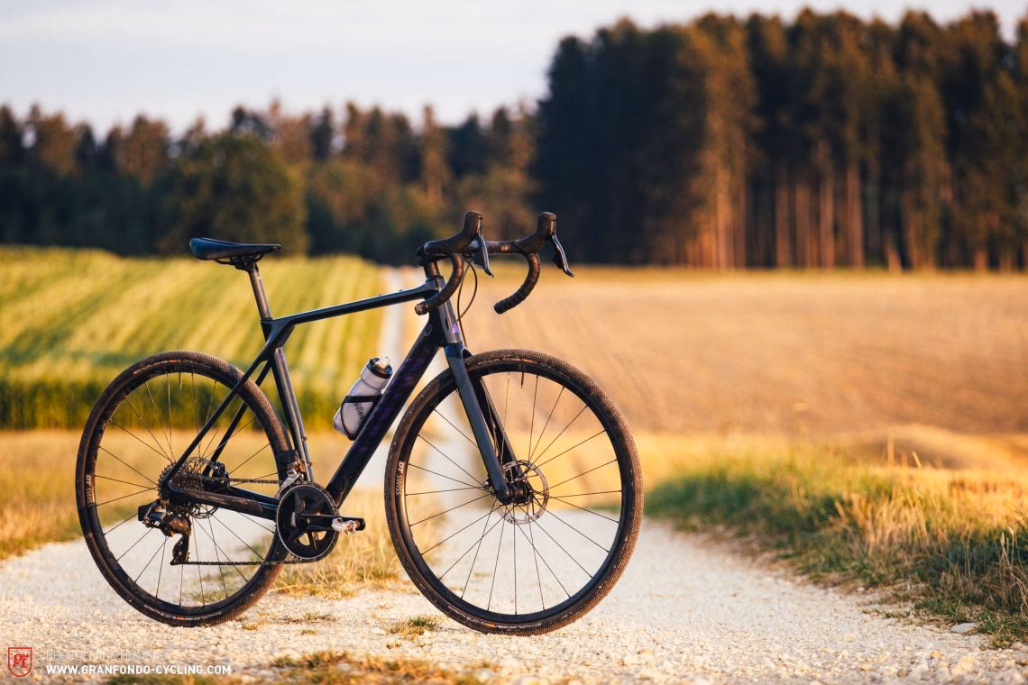 Does the Canyon Endurace 7 have hydraulic brakes?