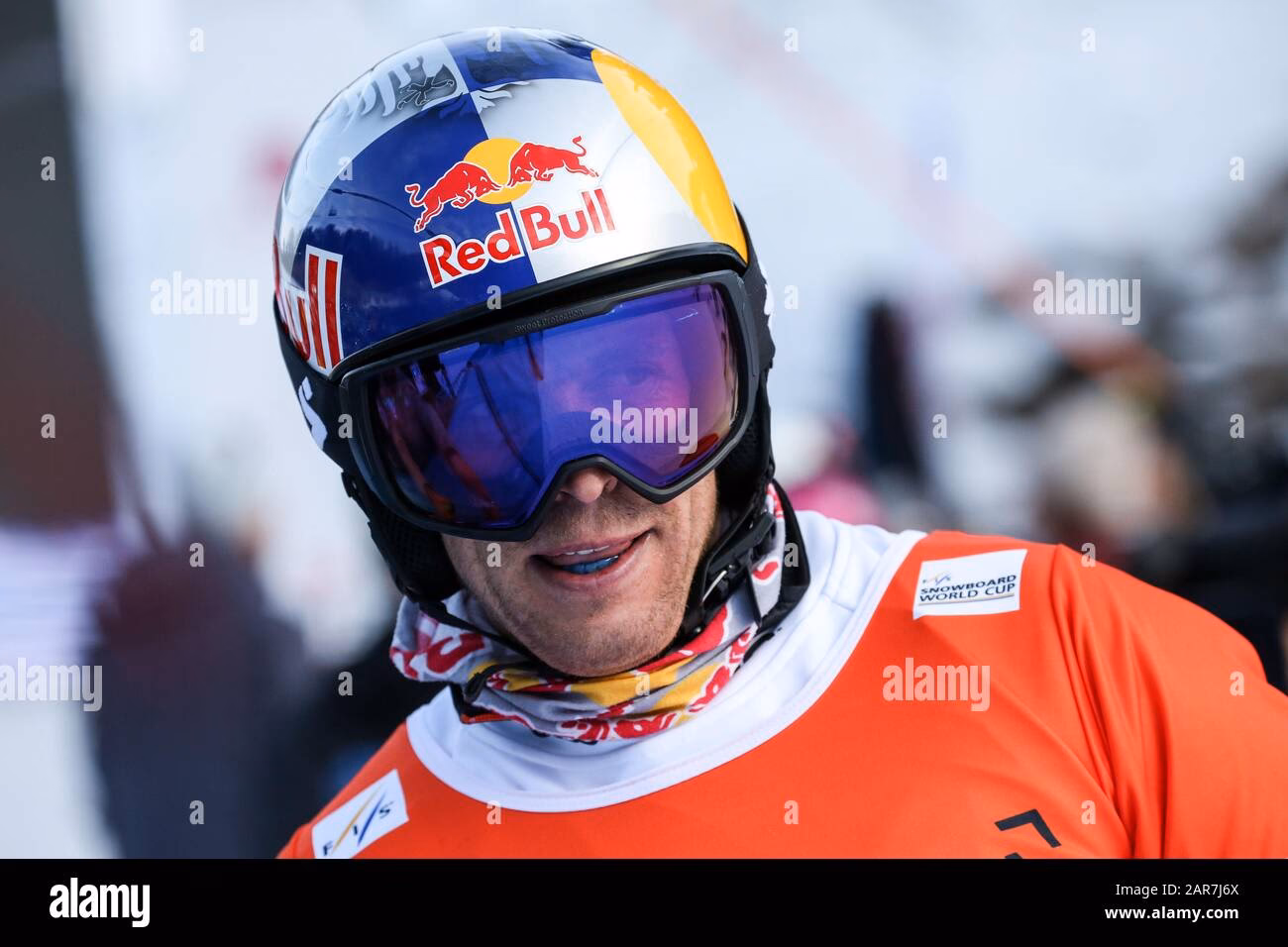Is it okay to wear a bike helmet skiing?