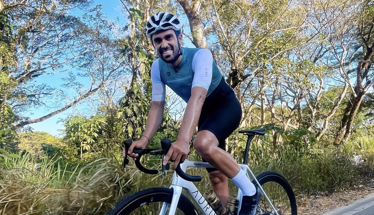 Who is the girlfriend of Thibaut Pinot?