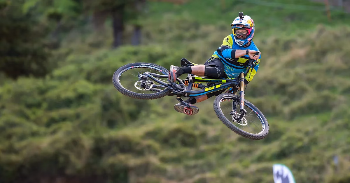 How to overcome fear of cycling downhill?