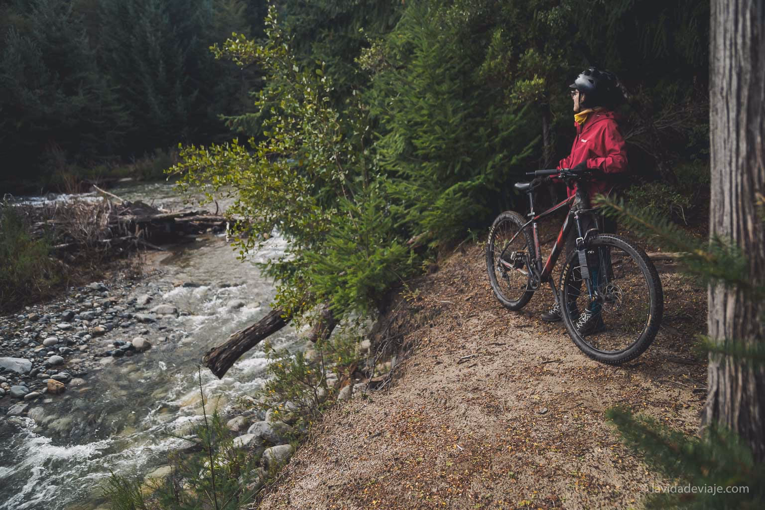 ¿Cuántos kilómetros hay del hoyo a Villa la Angostura?