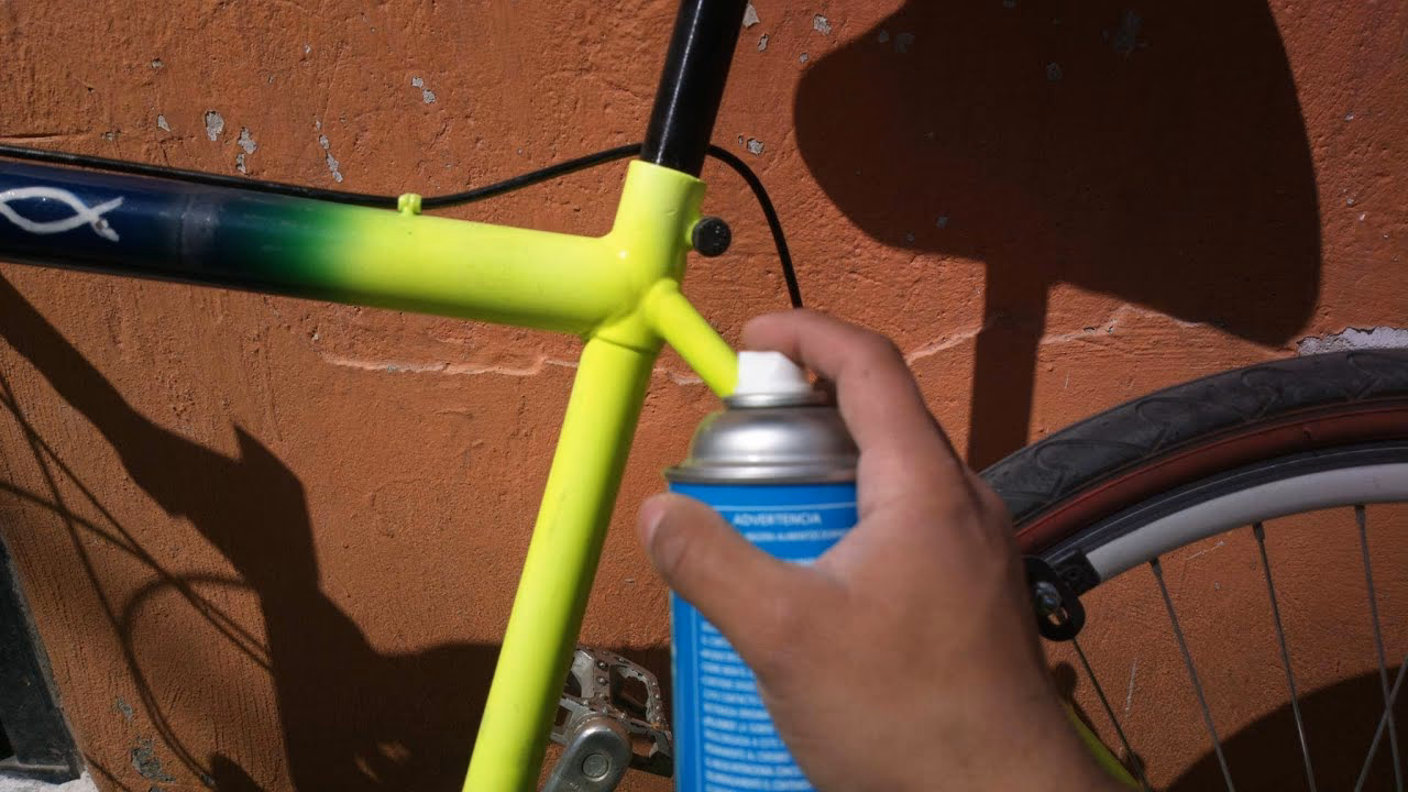 ¿Cómo puedo cambiar el color de mi bicicleta?