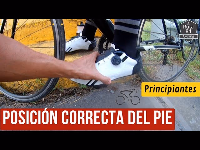 ¿Cuál es la posición correcta del pie para andar en bicicleta?