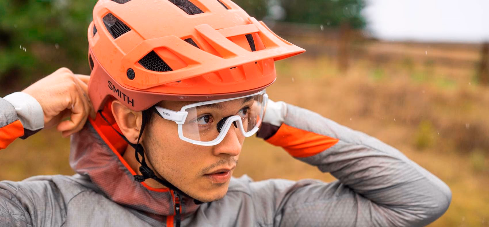 ¿Cómo debemos ajustar correctamente el casco de la bicicleta?