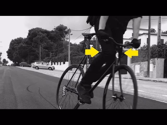 ¿Cómo se frena una bicicleta fija?