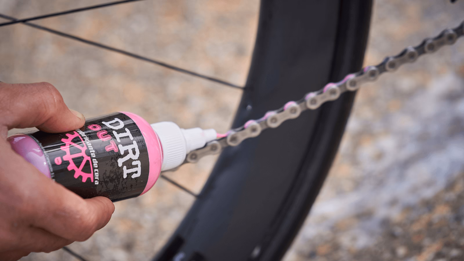 ¿Cómo limpiar las ruedas blancas de la bicicleta?