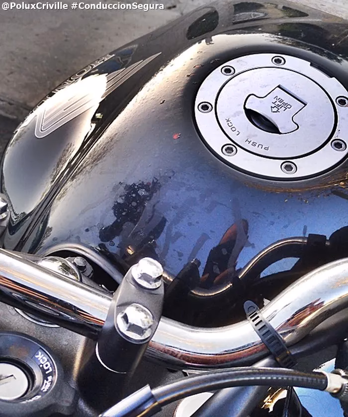 ¿Cómo eliminar las manchas de líquido de frenos?