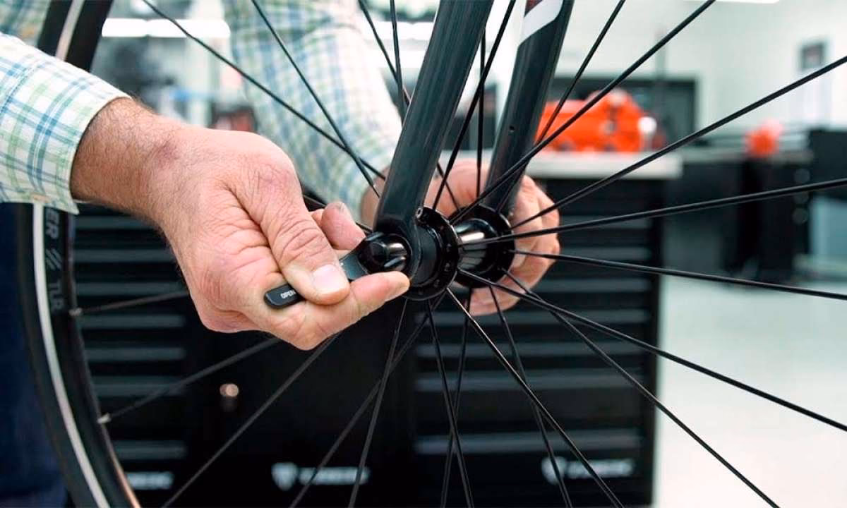 ¿Cómo quitar una rueda de bicicleta?