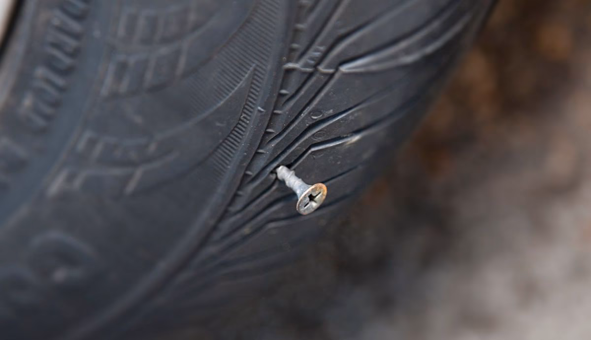 ¿Cómo fue que se me metió un clavo en la llanta?