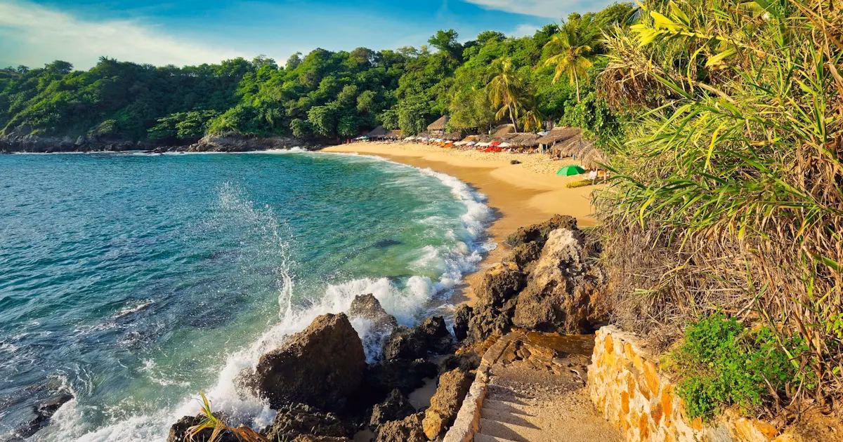 How do I go from Oaxaca to Puerto Escondido?