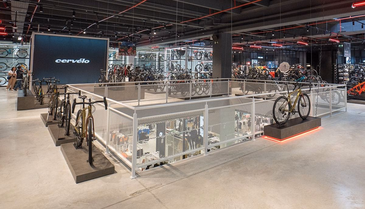 ¿Quién es el dueño de Deporvillage?