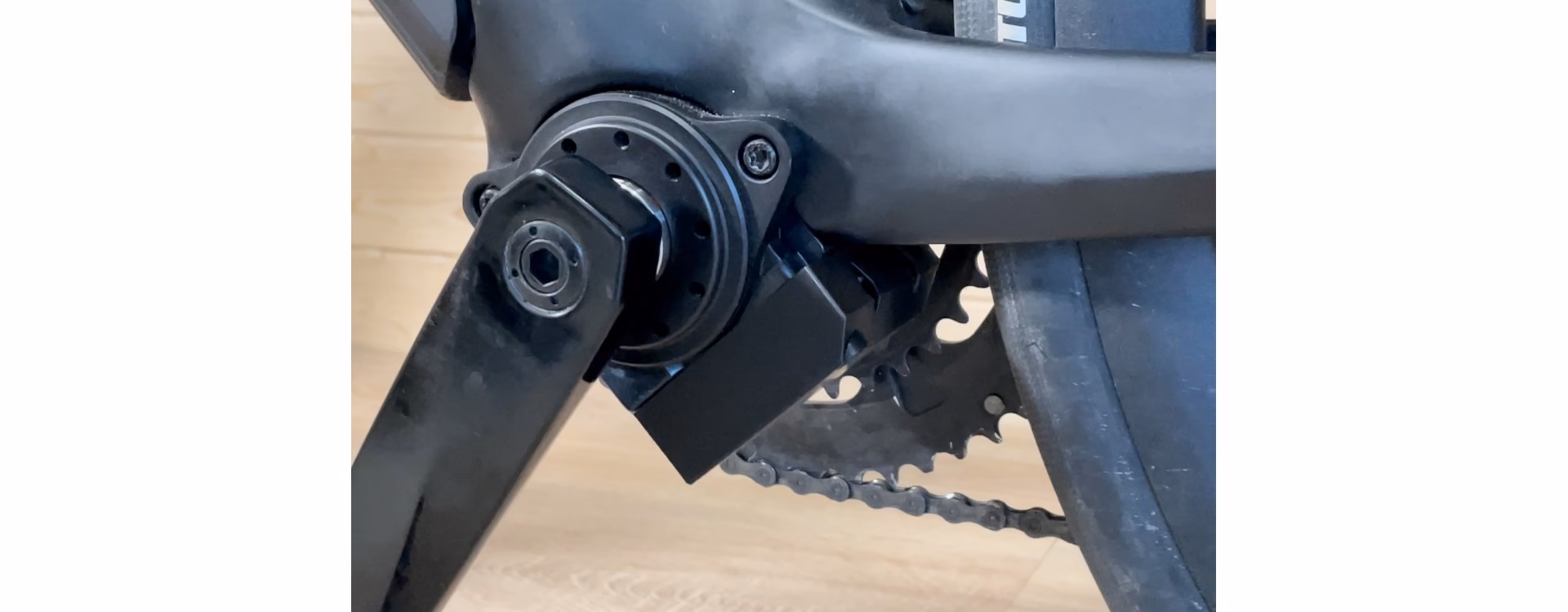 ¿Cómo puedo modificar la velocidad de mi bicicleta eléctrica?