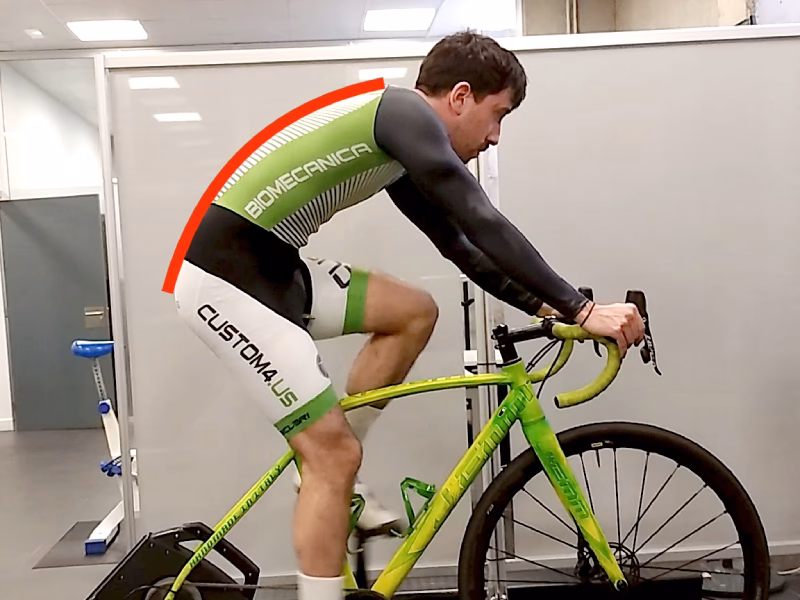 ¿Por qué me duele la espalda baja cuando ando en bici?