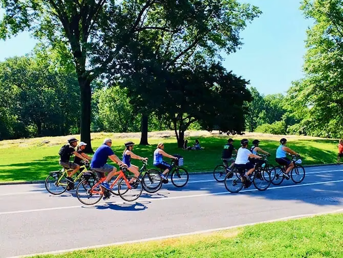 ¿Cómo puedo alquilar una bicicleta en Central Park?