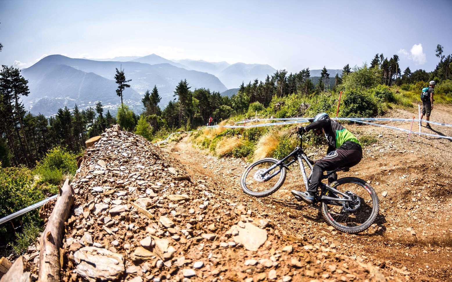 ¿Cómo se escribe downhill en inglés?