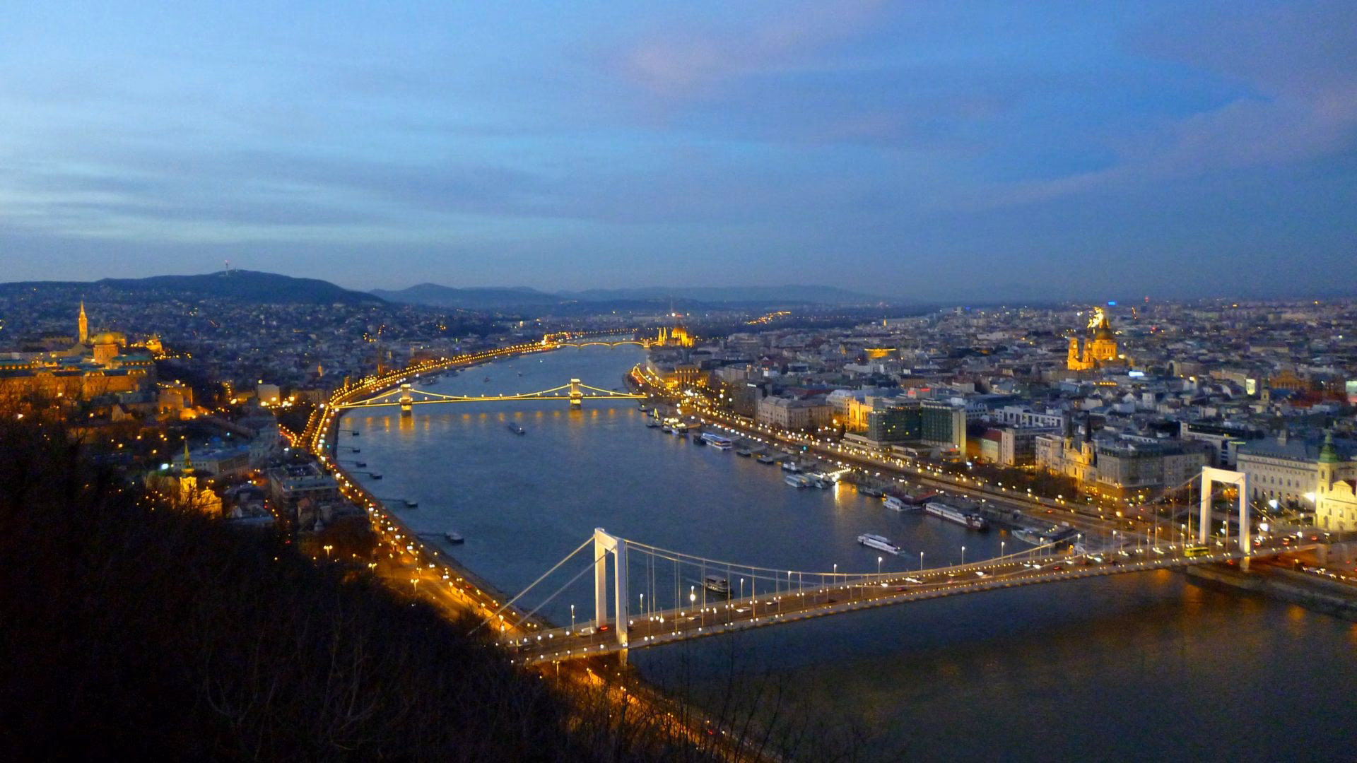 ¿Cuánto tiempo hay de Cali al Danubio?