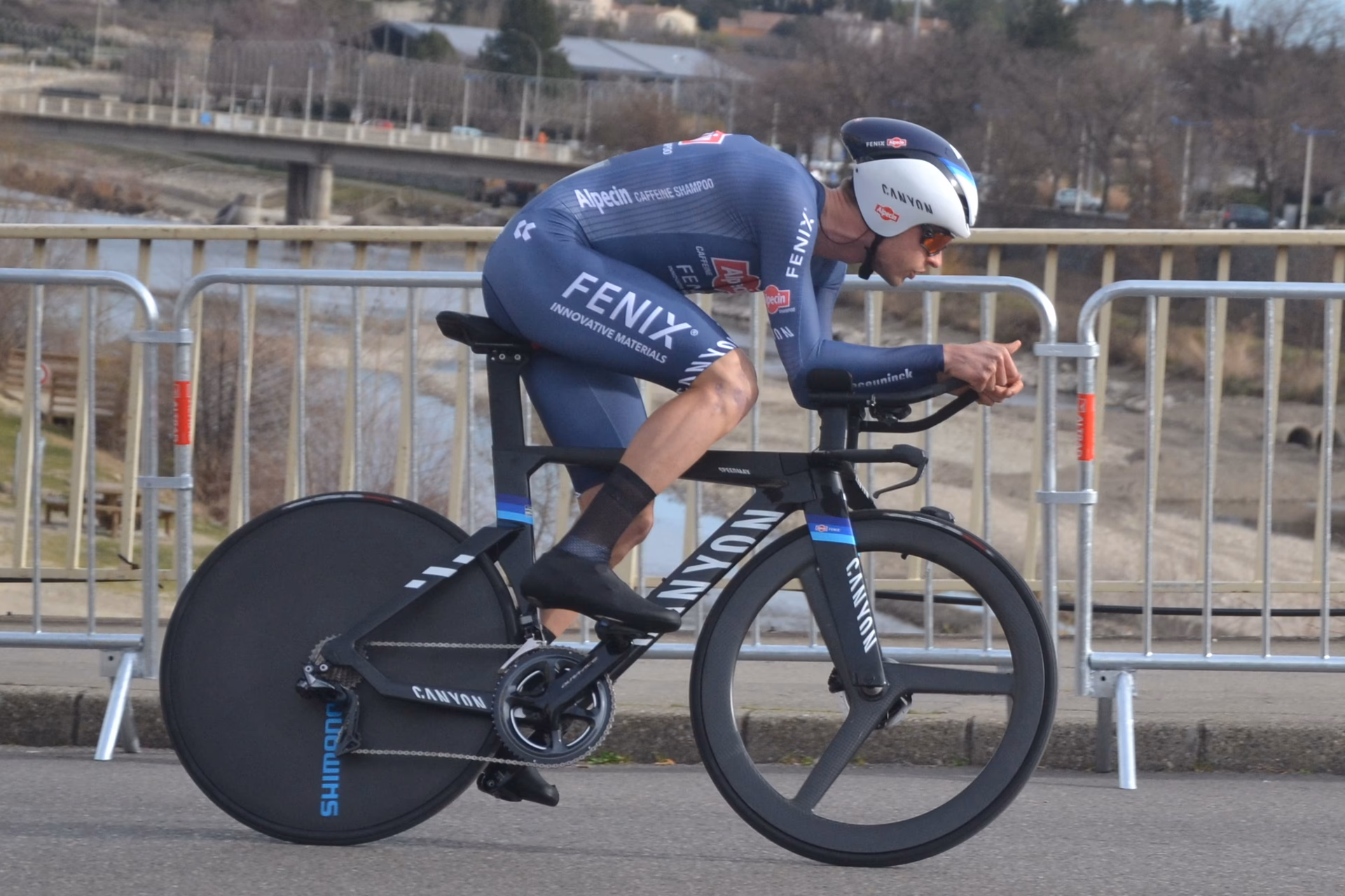 Where does Jay Vine live?