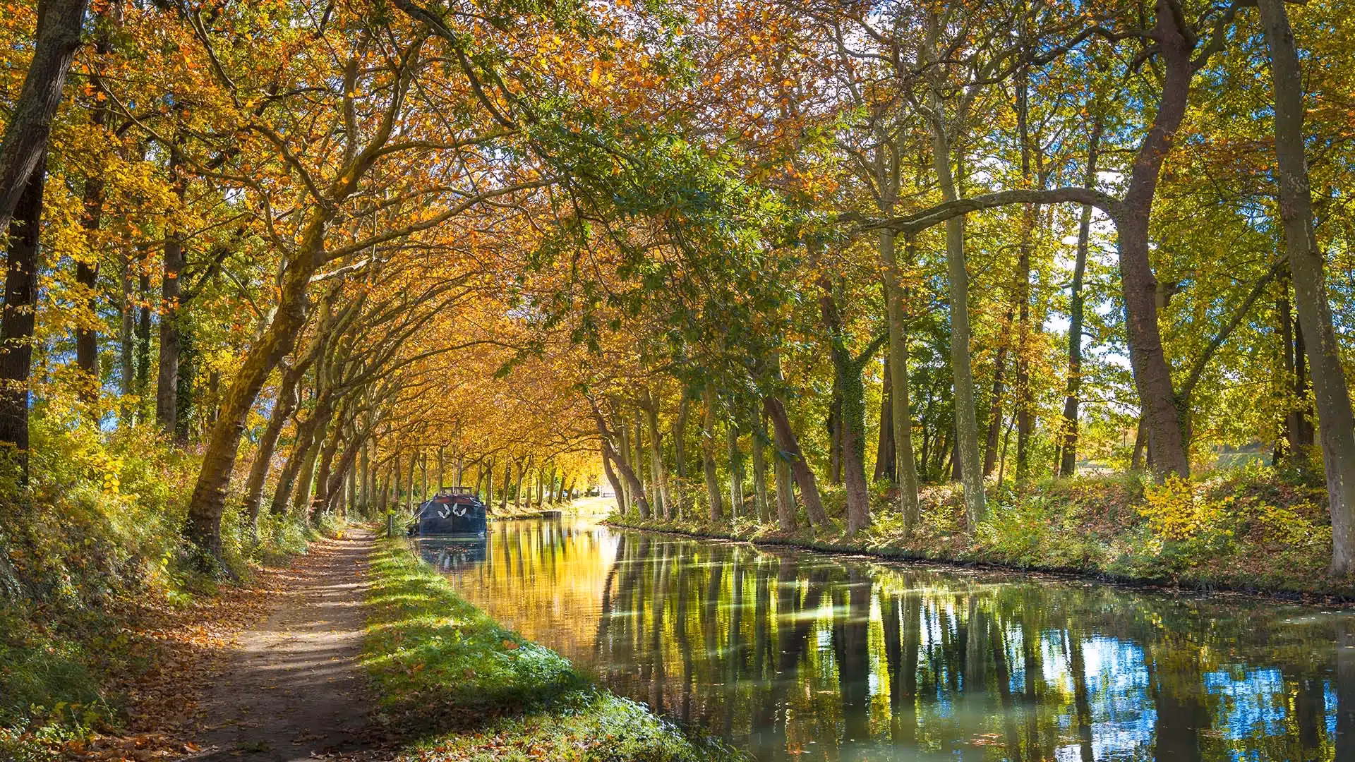 Quels sont les villages traversés par le canal du Midi ?