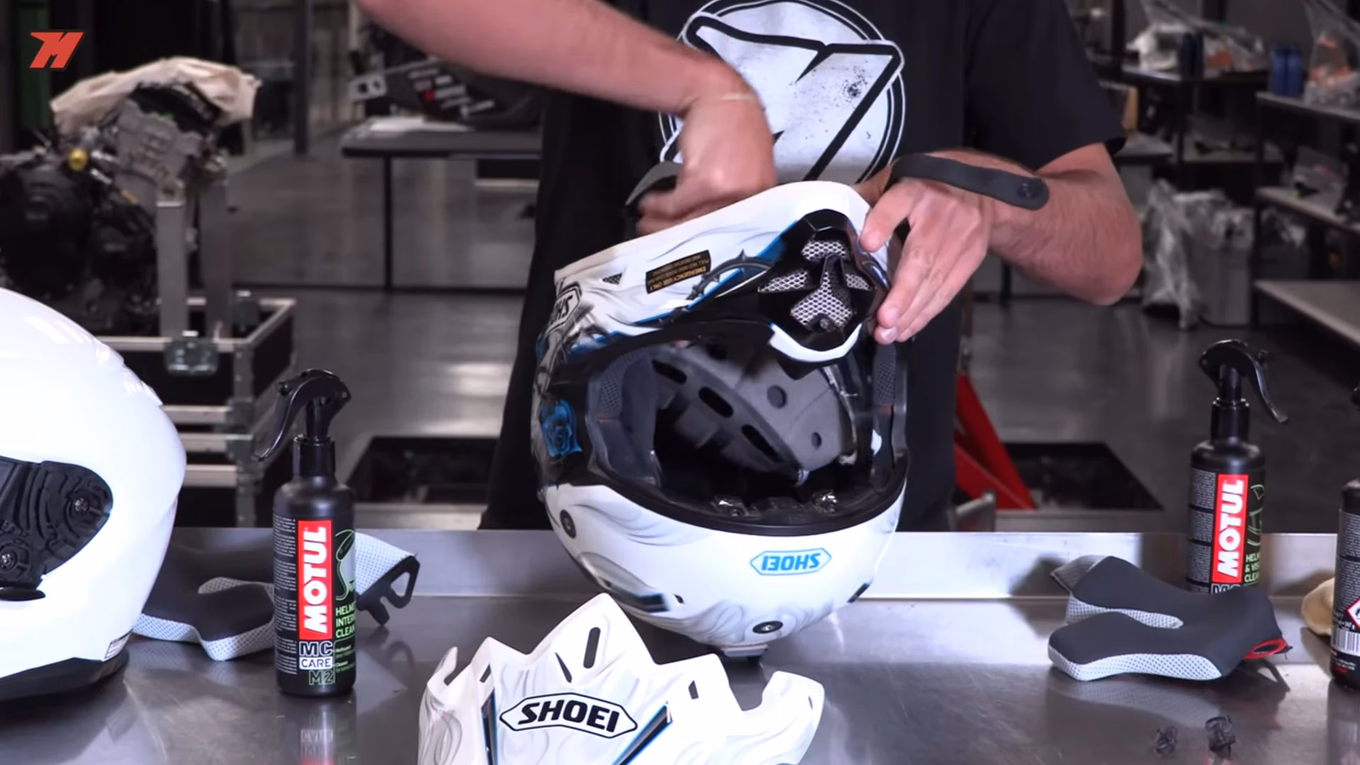 ¿Cómo se desodoriza el interior de un casco?