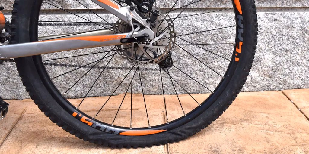 ¿Qué hacer si se me poncha una llanta de bicicleta?