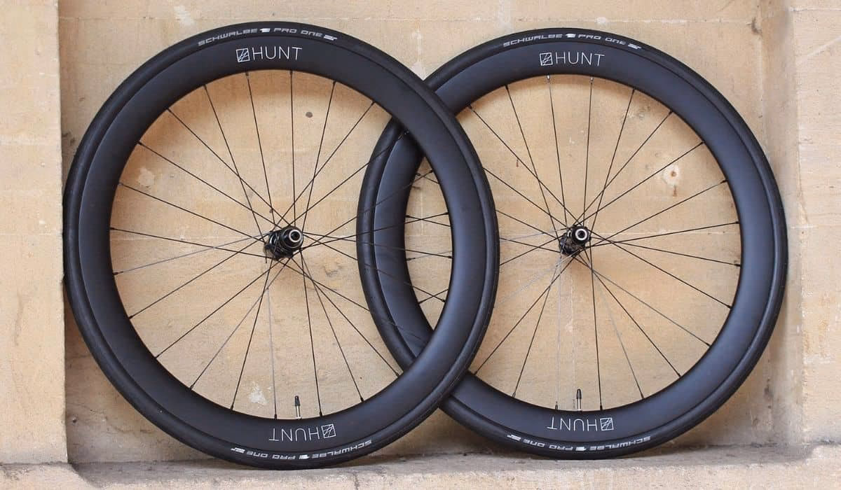 ¿Se pueden tener ruedas de carbono con frenos de llanta?