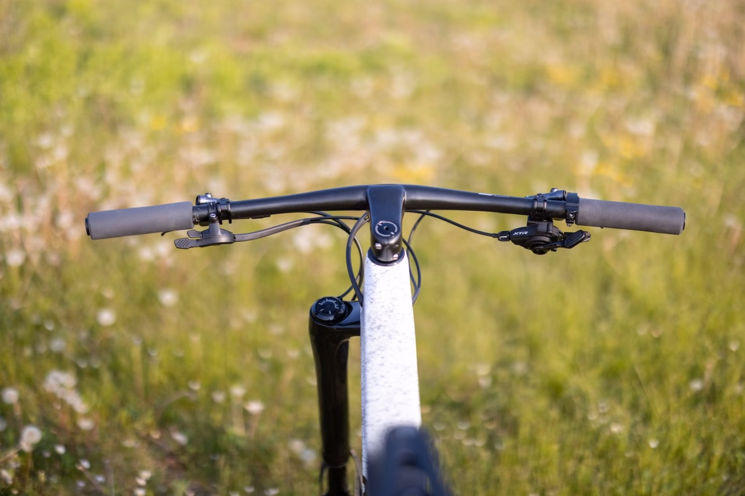 ¿Qué es una potencia de bicicleta integrada?