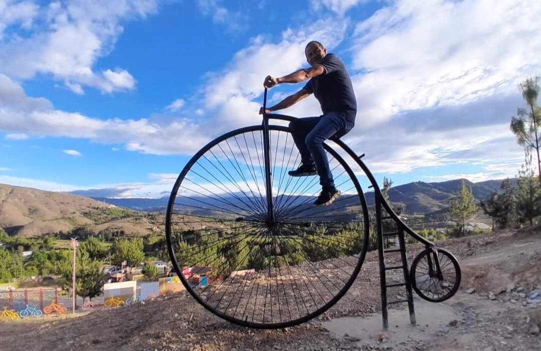 ¿Dónde está la bicicleta gigante?