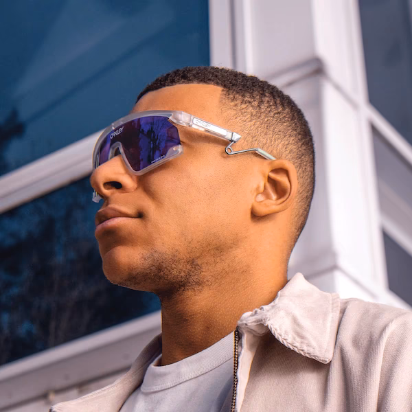 Is Oakley owned by Lenscrafters?