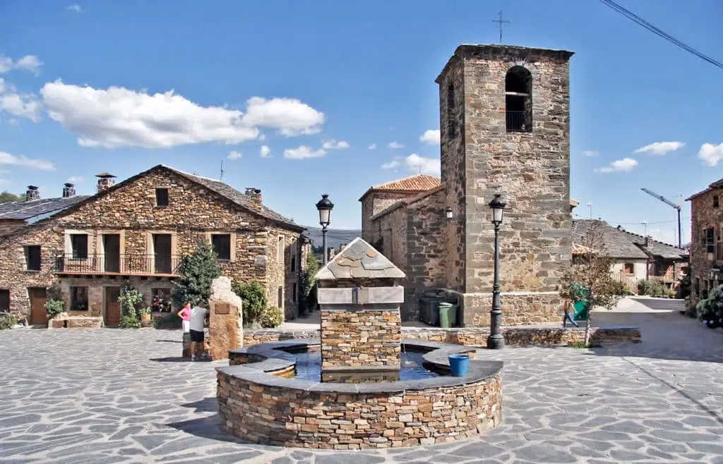 ¿Cuál es el pueblo más grande de los Pueblos Negros?