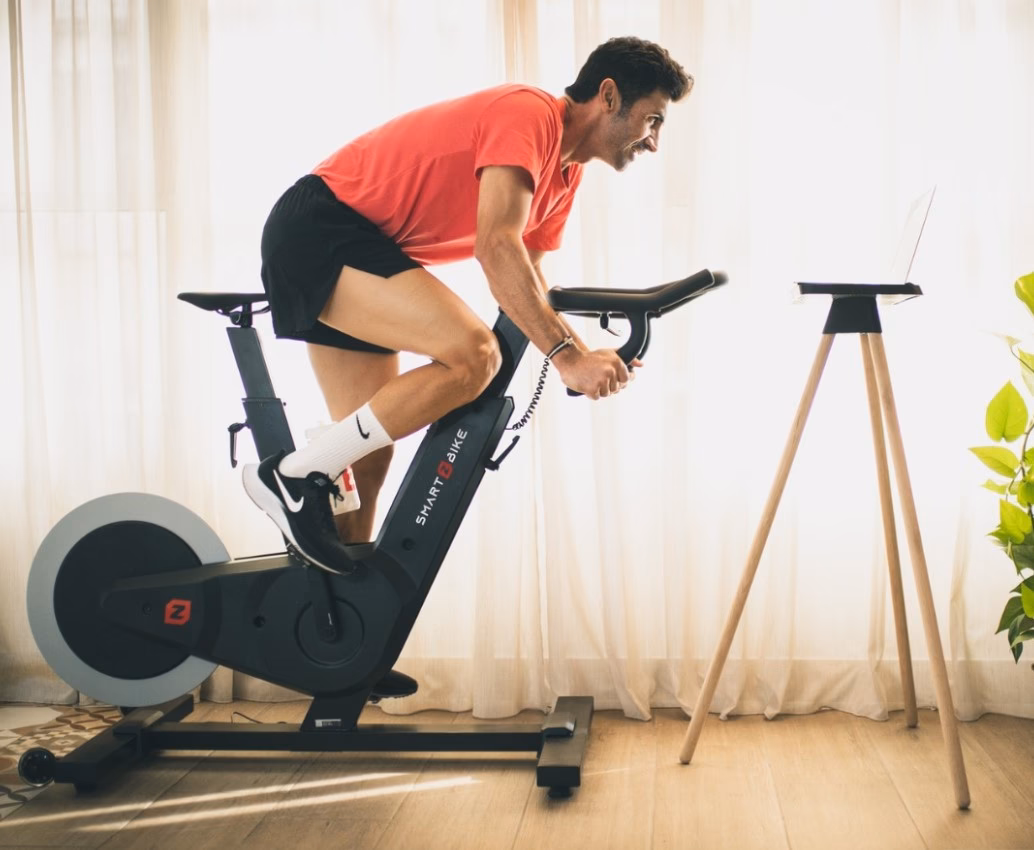 ¿Cómo se acomoda la bicicleta de spinning?