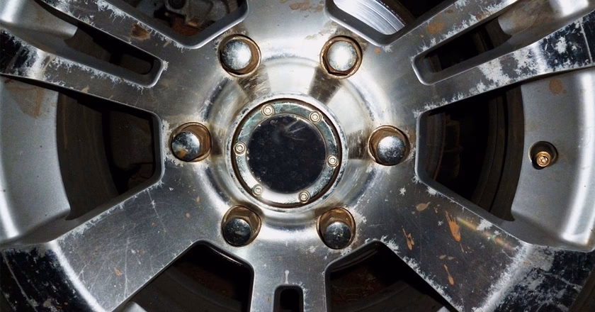 ¿Cuál es lo mejor para pulir llantas de aluminio?