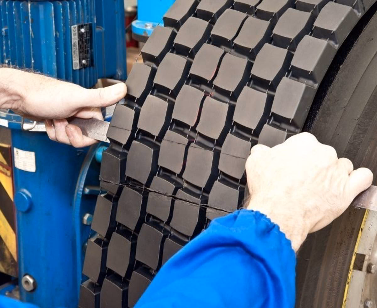 ¿Qué es recauchutar una rueda?