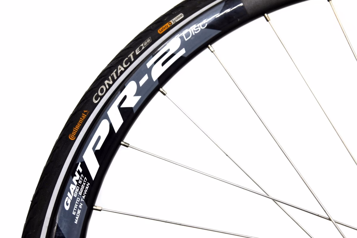 ¿Cuál es el ancho del borde interior del juego de ruedas Giant S X2 Disc?