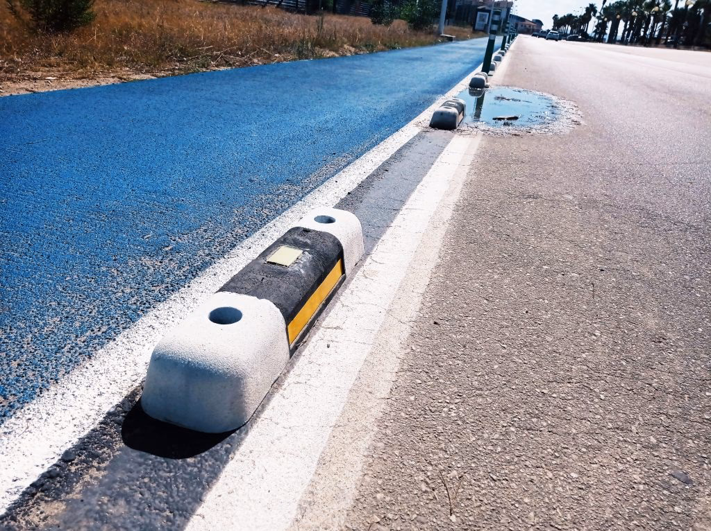 ¿Cómo se llaman los separadores del carril bici?