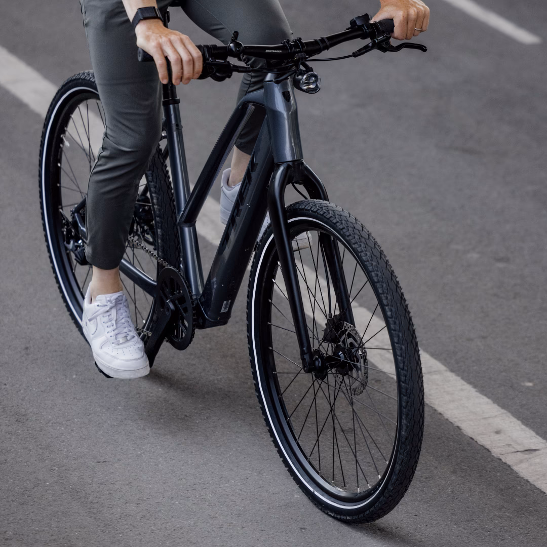 How long does it take to charge a Trek bike battery?