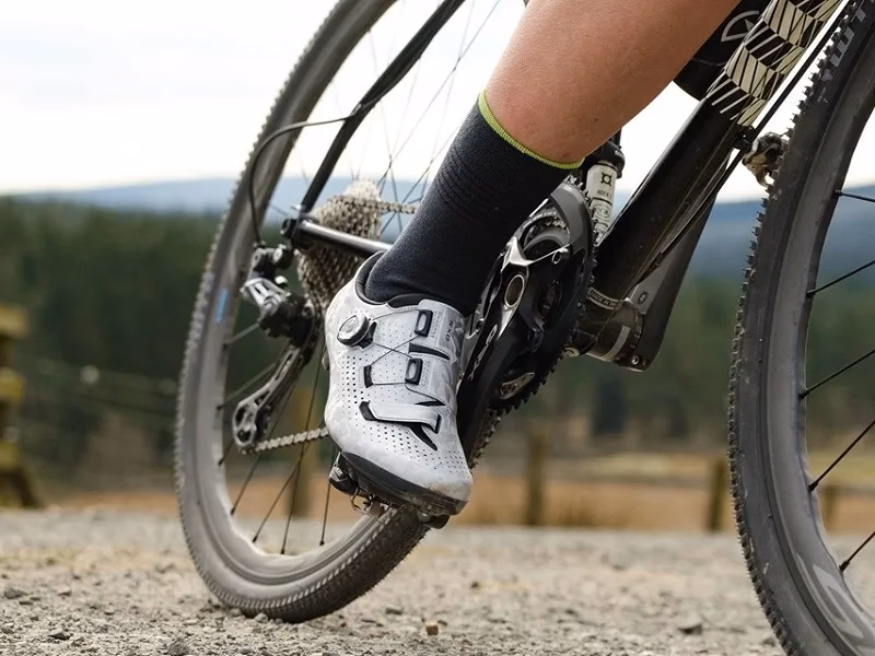 ¿Necesitas zapatillas especiales para bicicleta de gravel?